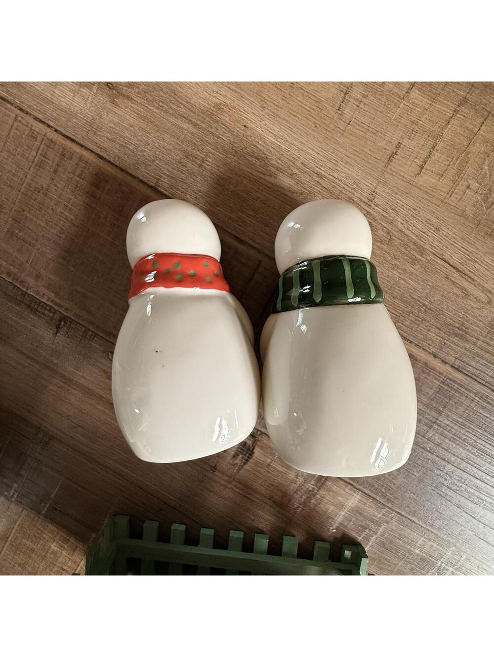 SNOWMAN salt & pepper shakers - w/ box And Holder Maredy Gift Collection Vntg - Picture 2 of 9